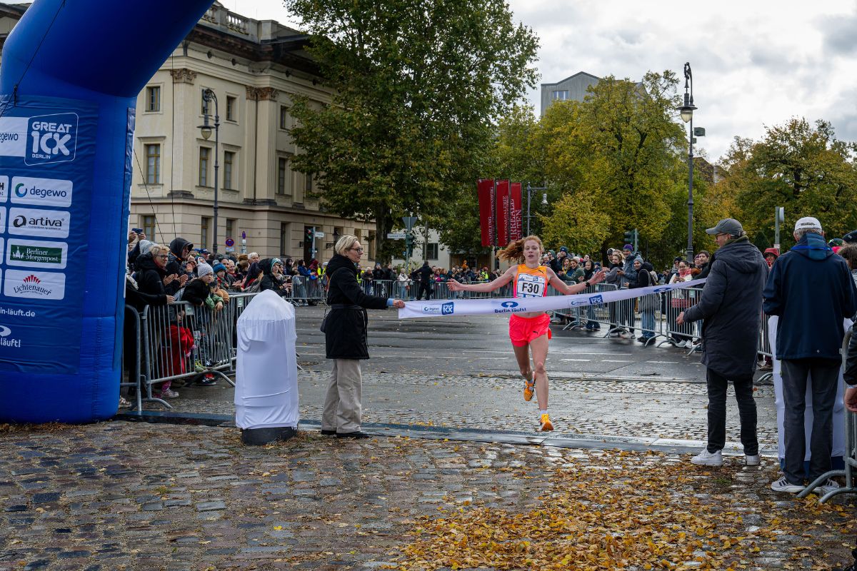 Stürmischer „degewo Great 10K“: Eva Dieterich pulverisiert in Berlin Bestzeit